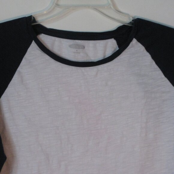 * 2/$15 Old Navy Baseball Style Top Medium EUC White & Navy Blue 3/4 Sleeve - Picture 2 of 3